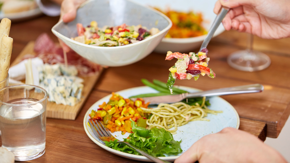 O milletin yüzde 40'ı yetersiz besleniyor