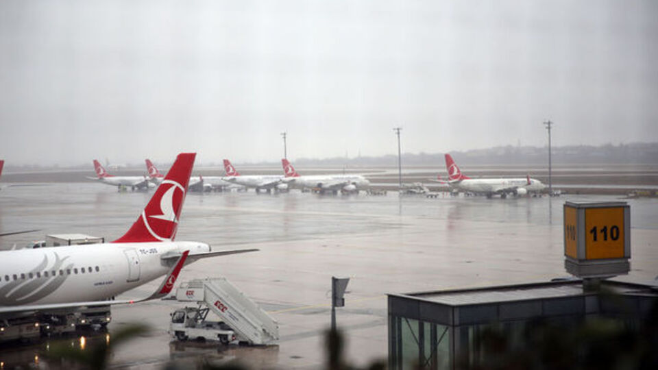 Atatürk Havalimanı'nda 3 uçak pas geçti