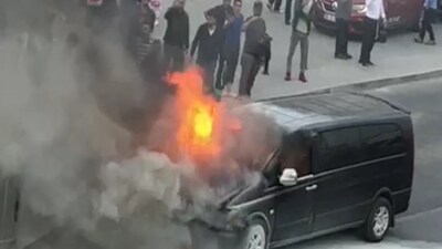 D-100 Karayolu'nda araç alev aldı