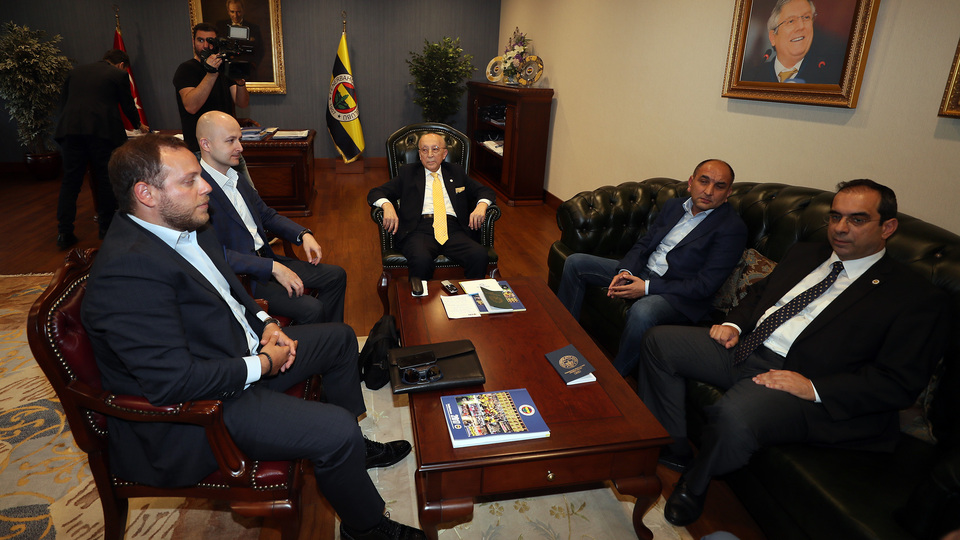 Vefa Küçük temsilcilerle bir araya geldi