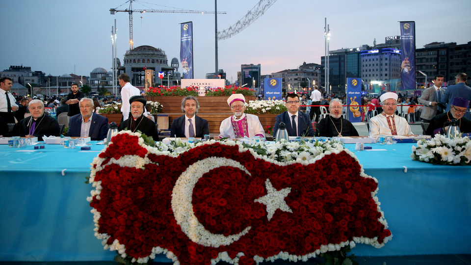 Taksim Meydanı'nda "birlik sofrası"