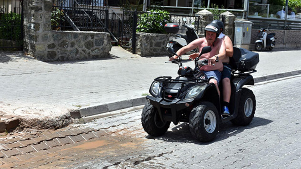 Her yere afişler asıldı... Türkiye'nin tatil cennetinde yasaklandı