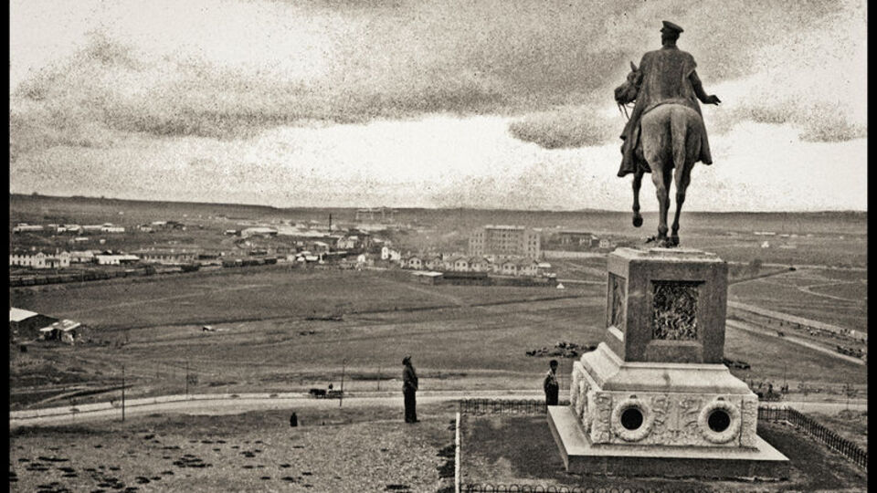 'Osmanlı Sonrasında Devinen Şehirler' sergisi sanatseverlerle buluştu