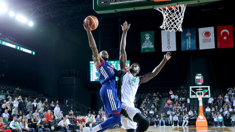 Anadolu Efes yarı finalde