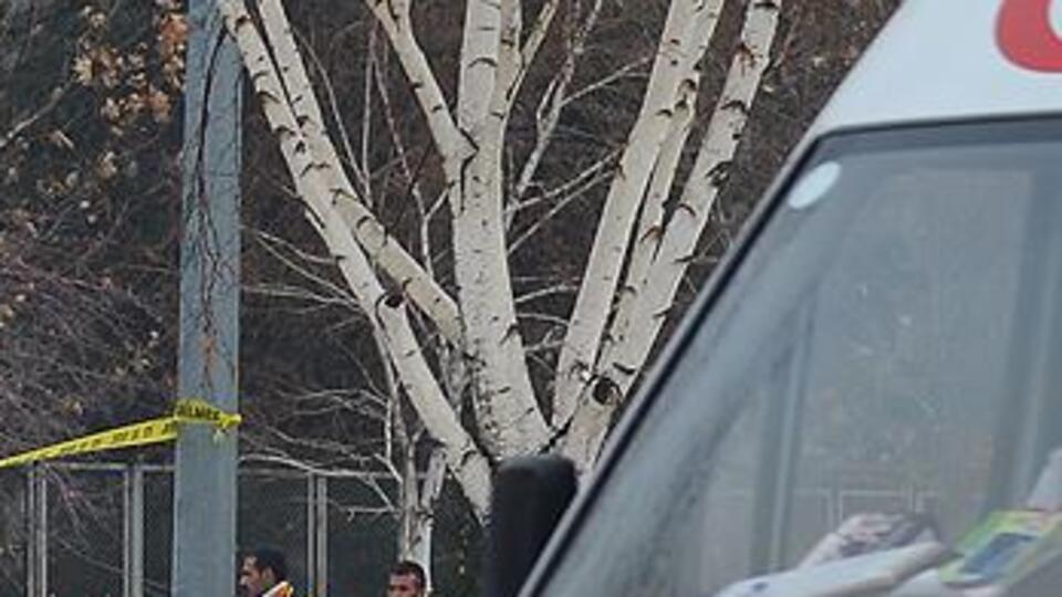 Şırnak'ta silahlı saldırı! Güvenlik korucusu şehit oldu, oğlu ise yaralandı