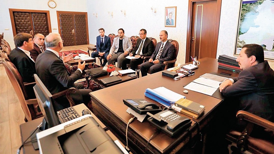 Vali 'duran tavuk' için arabulucu