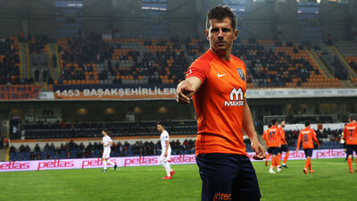 Emre Belözoğlu imzayı attı