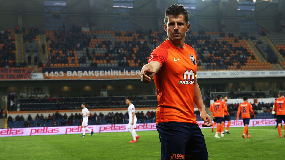 Emre Belözoğlu imzayı attı