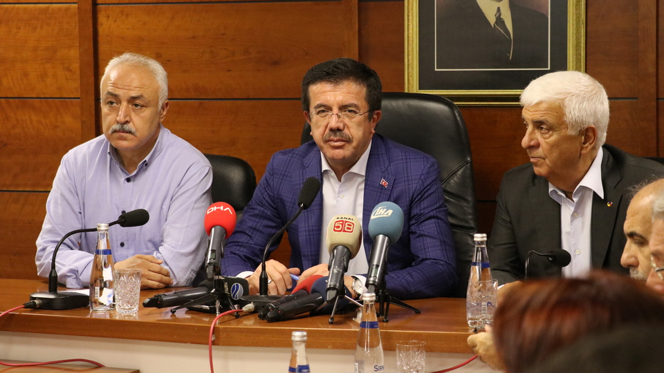 "Yaşadığımız bu Türk lirasının değeri Türkiye'nin gerçeklerini yansıtmıyor"