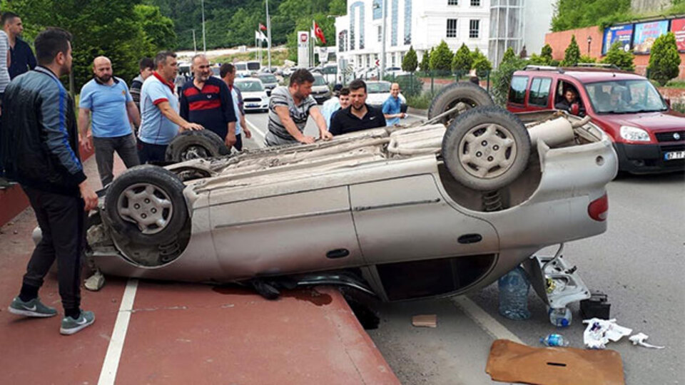 Emniyet kemeri sayesinde burnu bile kanamadı