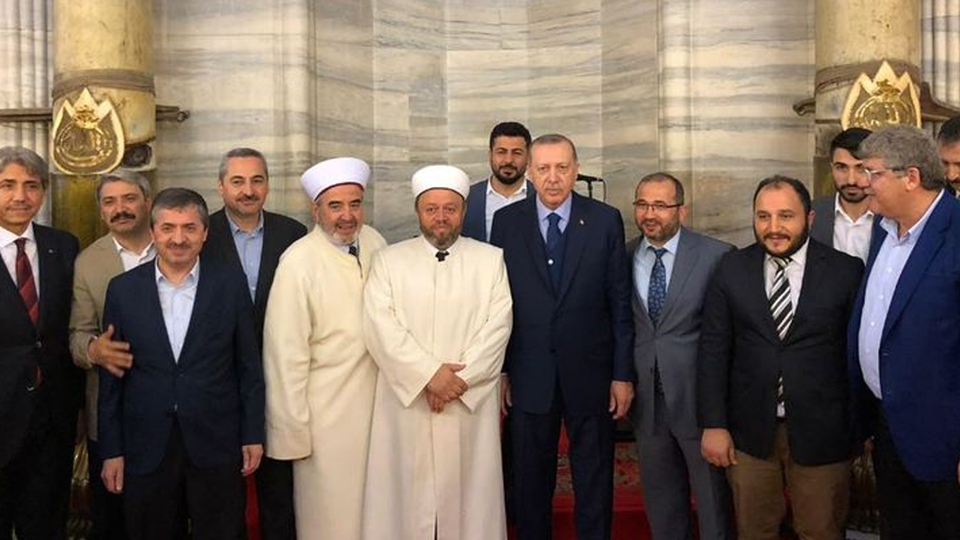 Erdoğan'dan anne ve babasının kabrine ziyaret