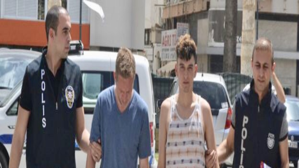 KKTC'de Türk bayrağını indirmeye çalıştılar