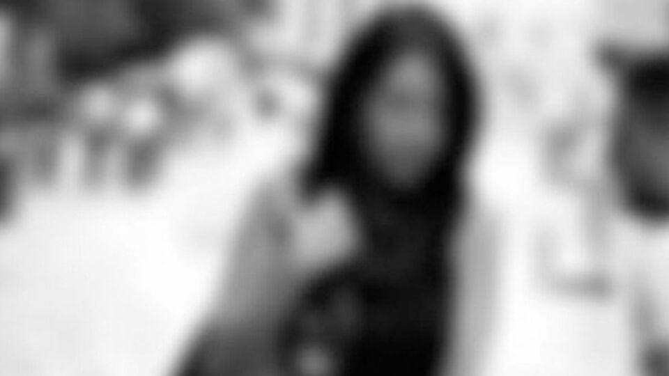 Kargo götürdüğü kadını beline sarılarak taciz etti