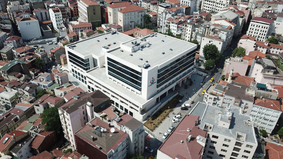 Taksim İlkyardım'da hasta kabulü başladı