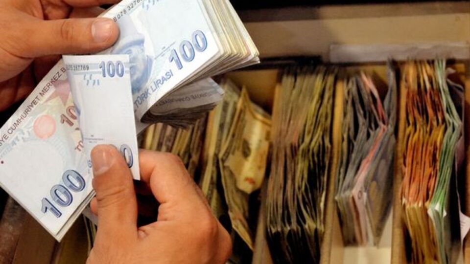 1.5 milyon memura ek gösterge artışı ile en az 433 TL fazla emekli aylığı