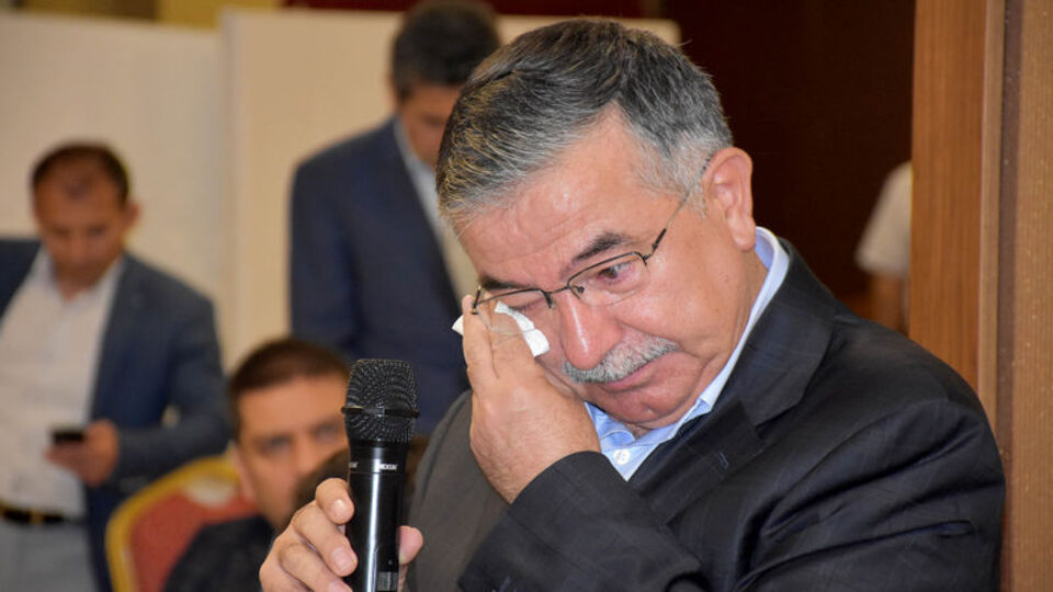 Bakan Yılmaz gözyaşlarını tutamadı