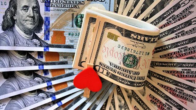 Çinli aşıktan sevgilisine 52 bin dolarlık para buketi