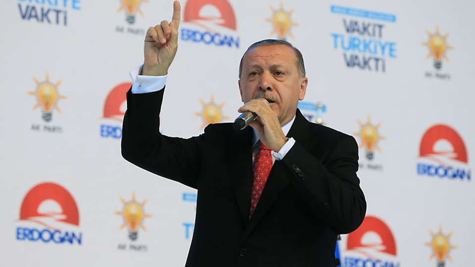 Erdoğan: Paranızı TL'ye çevirin, bu oyunu bozacağız