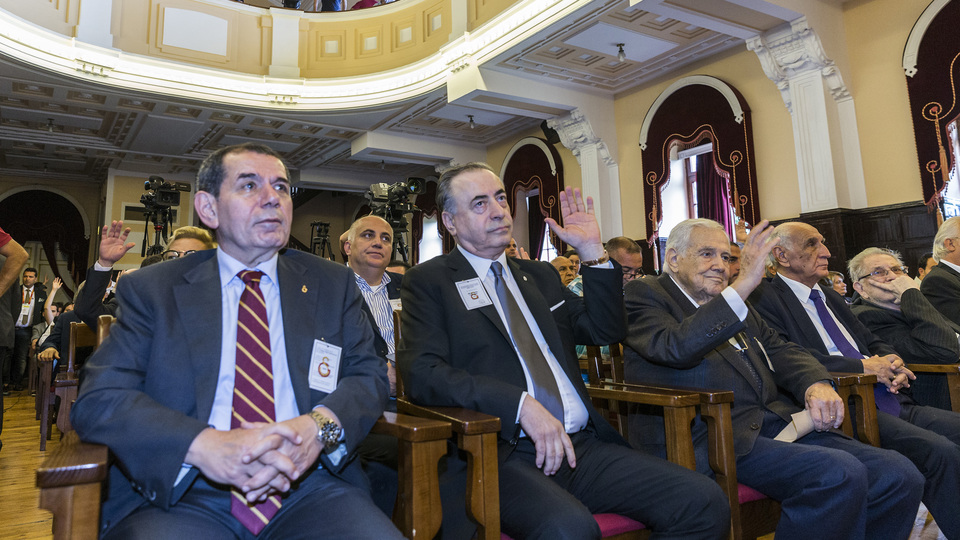 Dursun Özbek, Galatasaray Lisesi'nden ayrıldı!