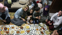 Suriyeli aileyle iftar yaptı