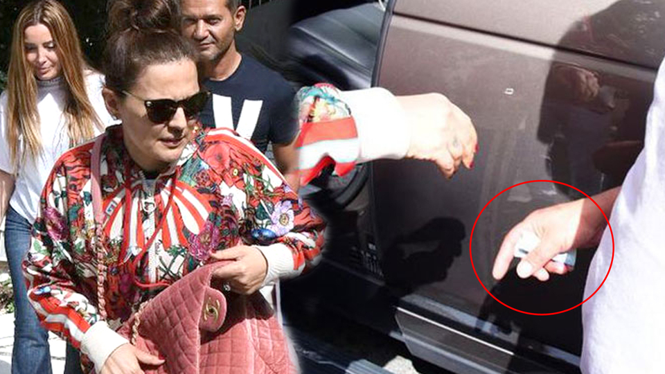 Demet Akalın, Euro'yla bahşiş verdi