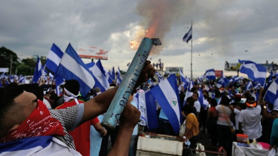 Nikaragua'da kesintilere karşı başlayan protestolar hükümet karşıtı gösterilere dönüştü