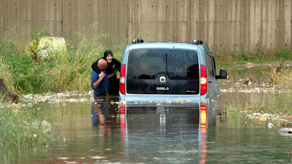 Yalova ve Kocaeli'yi sağanak vurdu