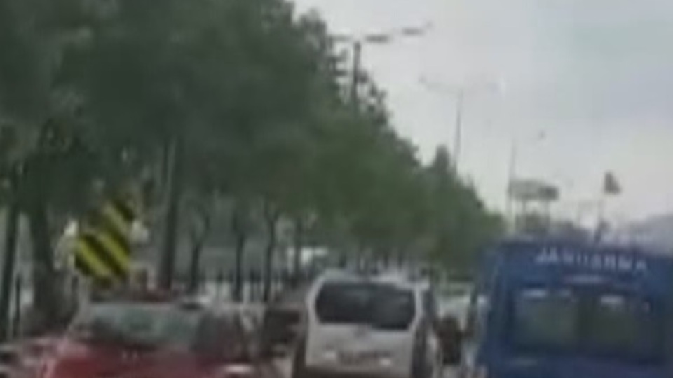 Karayolunu sel bastı!