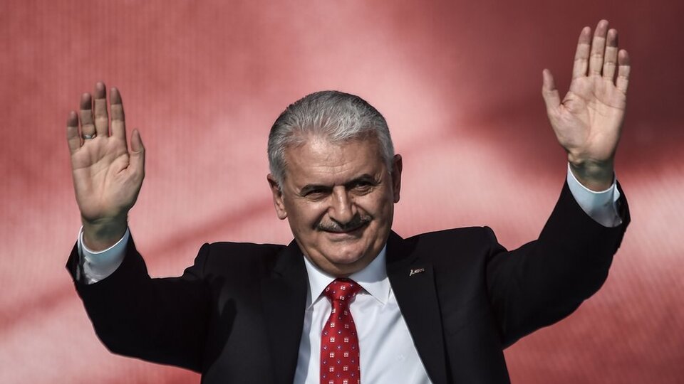 Binali Yıldırım: 16 yıldır yapılan yolları, hastaneleri balyozlarla yok edecekler