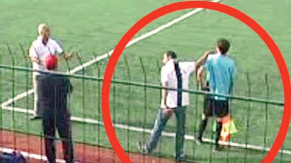 Hocadan hakeme tokat!