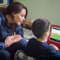 Başarılı oyuncu otizmli çocuklarla bir araya geldi!