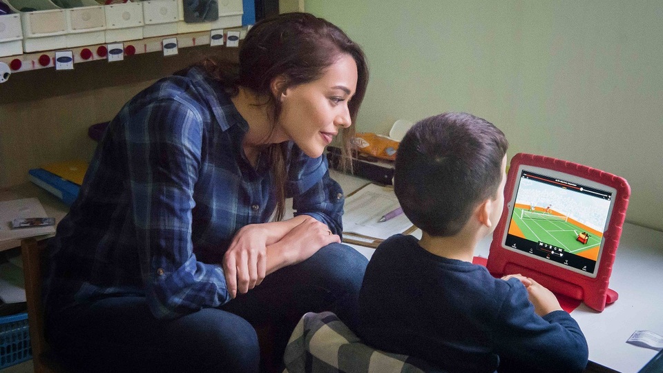 Başarılı oyuncu otizmli çocuklarla bir araya geldi!