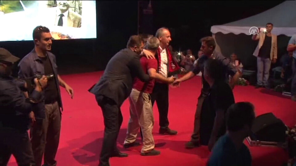 İnce, sahneden zorla indirilen o vatandaştan özür diledi!