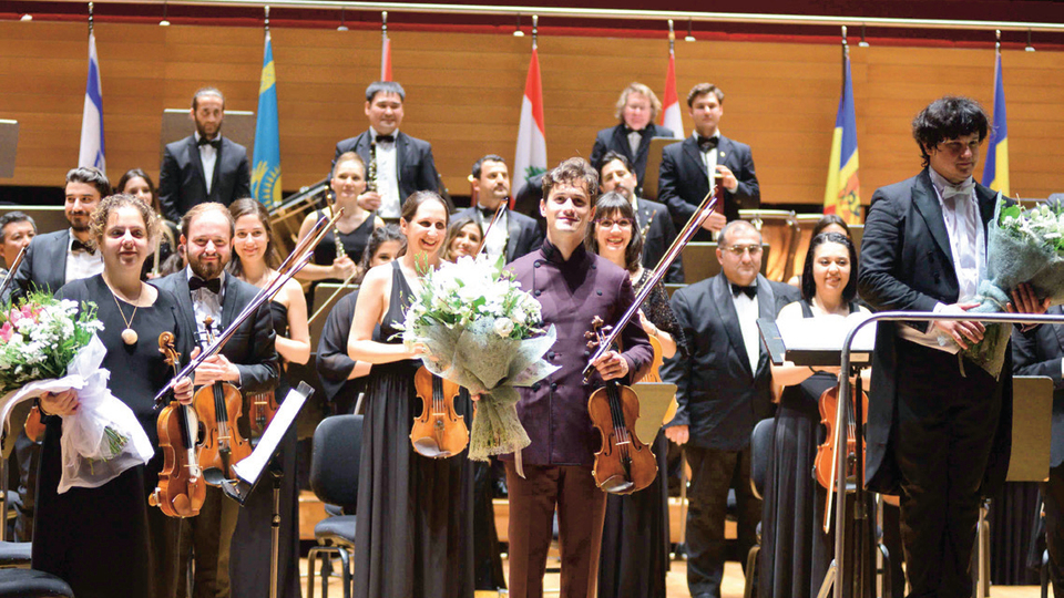 İzmir Festivali 'Barışın Sesi' konseri ile başladı