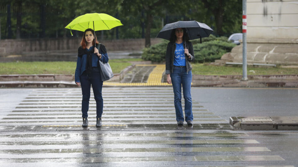 Ankara'yı yağmur ve dolu vurdu! Bir ile daha "acil" koduyla uyarı