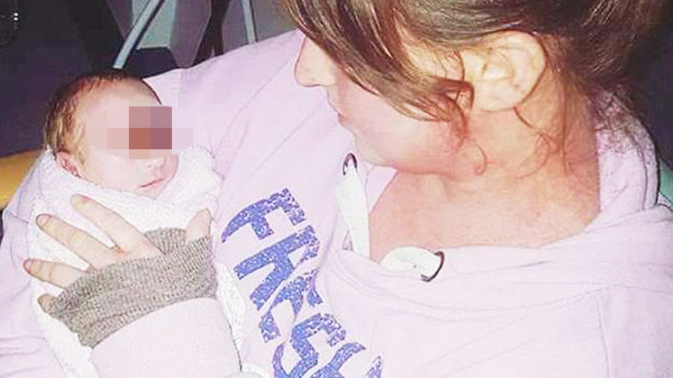 Beyni dışarıda doğdu!