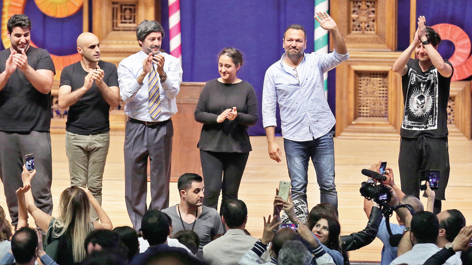 4 şehirde binlerce kişiyi güldürdüler