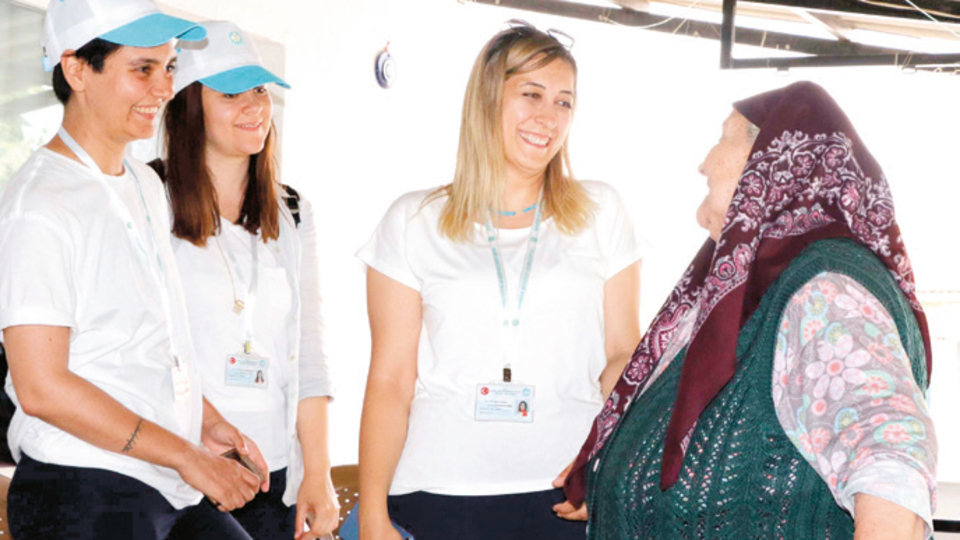 Manisa'nın sosyal doku ekibi geziyor