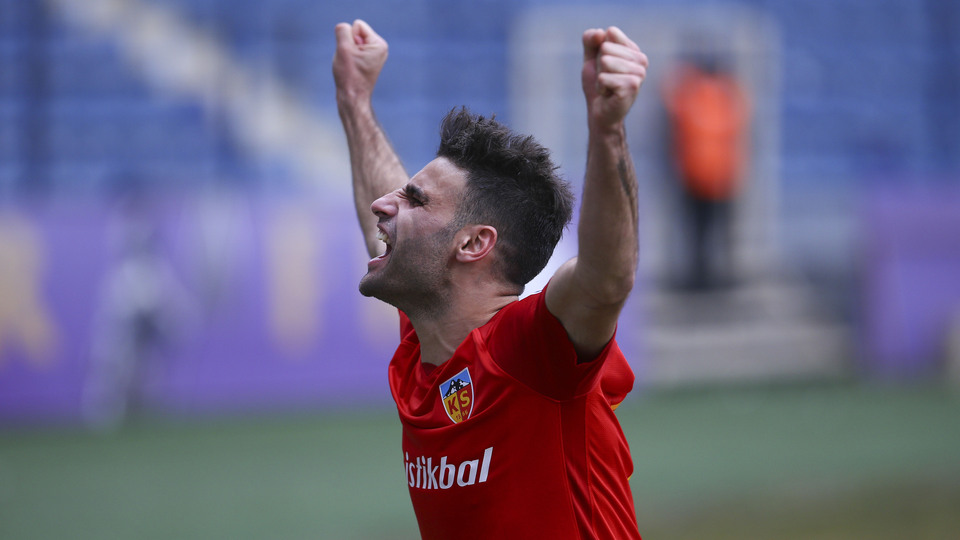 Başkan açıkladı! Deniz Türüç transfer olacak mı?