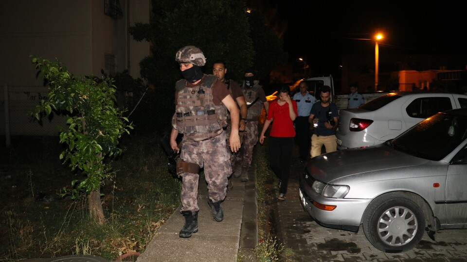 Yer Adana! Kendini eve kilitledi özel harekat operasyon yaptı!