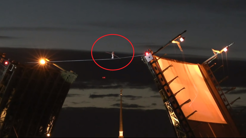 İp üzerinde tehlikeli hareketler! Anbean görüntülendi