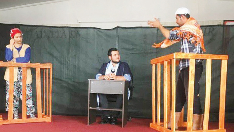 Öğretmen-öğrenci aynı sahnede