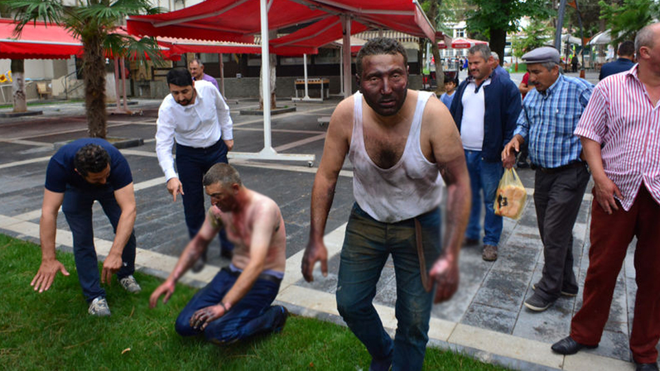 Korkunç! Kendilerini dışarıya zor attılar