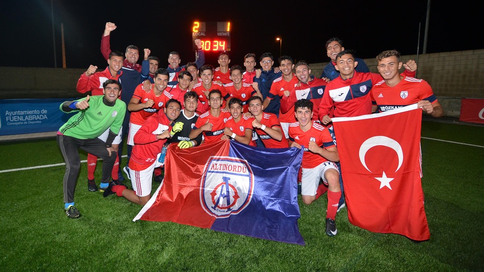 Altınordu, Barcelona'yı devirdi