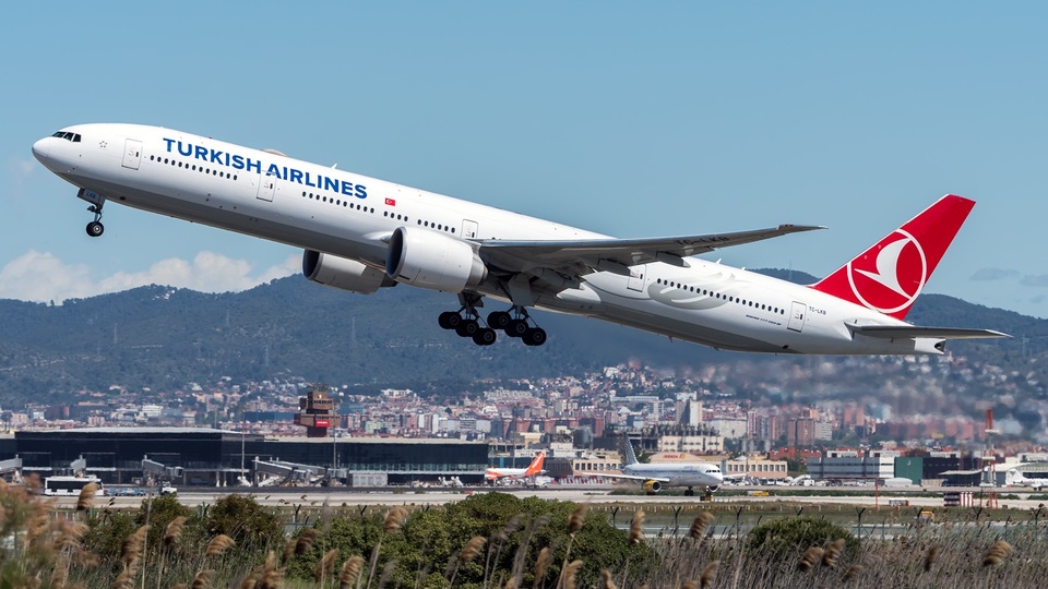 Döviz kuru yükseldi, THY sınırı indirdi