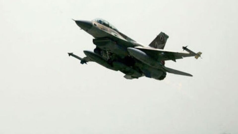 İran'da eğitim uçağı düştü