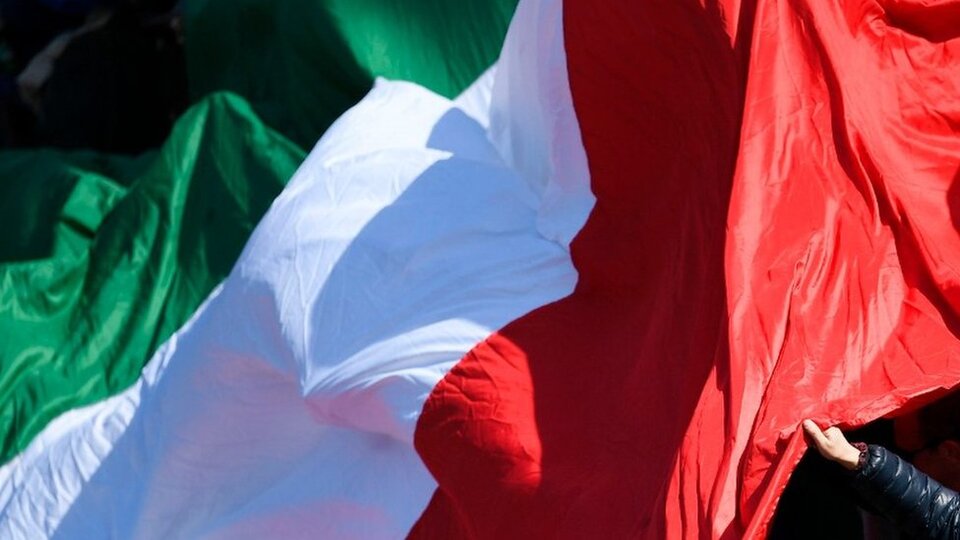 Hükümet krizi İtalya'yı ikiye böldü