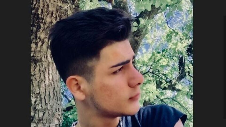 Arkadaşı kalbinden bıçakladı