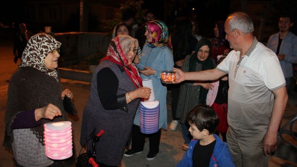 Bafralılar 600 yıllık geleneği yaşatıyor: Sele Sepet Top Kandili