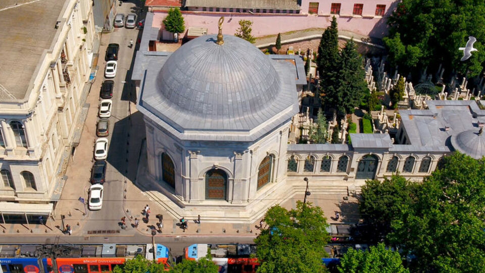 2. Abdülhamid'e saygı için tramvay hattının rayları yenilendi